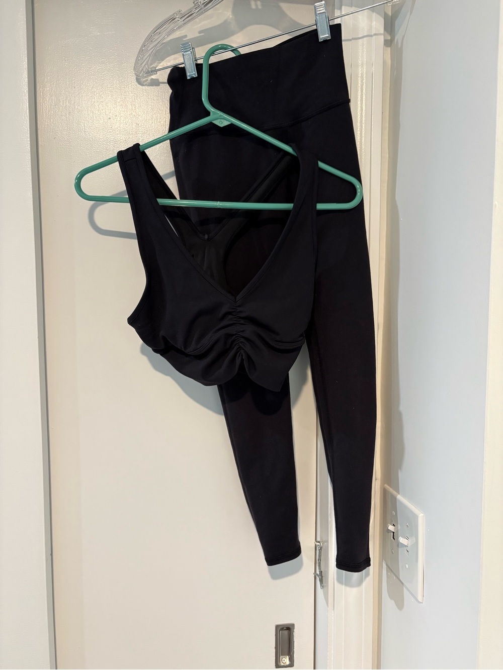 Alo Yoga Black Wild Thing Bra & High Waist Legging Set Size small and xxs